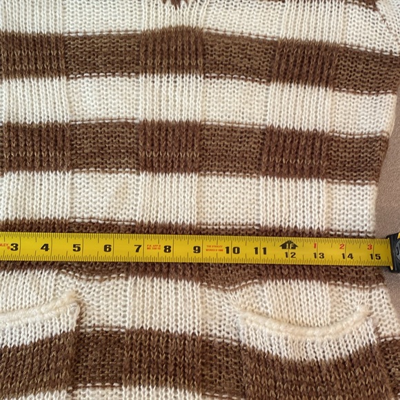 Canyon River Blues - v-neck sweater. Size M - Picture 7 of 9